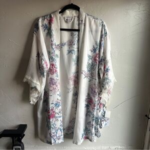 NWT In Bloom Jonquil Satin Floral Kimono-Style Unconventional Lace Robe Sz‎ M/L